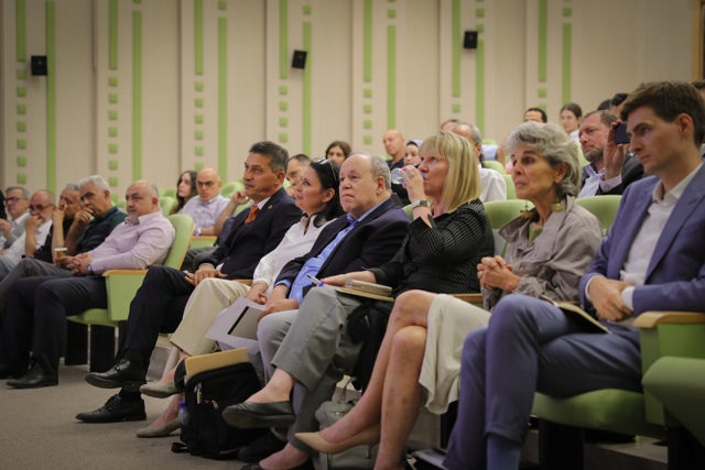 RO’A Center for Political and Strategic Studies Hosts International Academic Teams for the ‘Why It Worked’ Project