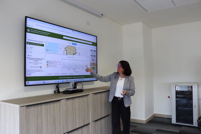 RO’A Team Presents the Palestinian Electoral Dashboard to the CEC